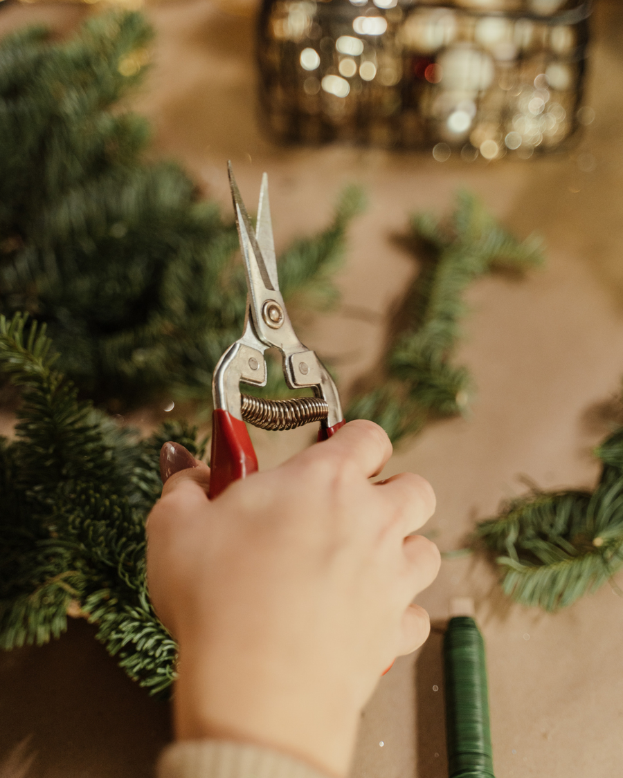 Holiday Wreath Bar Workshop ☕ | Fresh Greenery + Coffeehouse Vibes